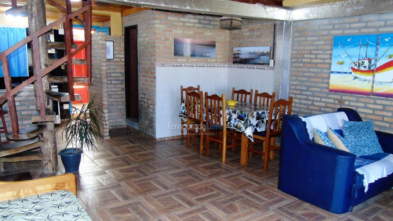 Apartamento para aluguel de temporada em Bombinhas (Praia de Quatro Ilhas)