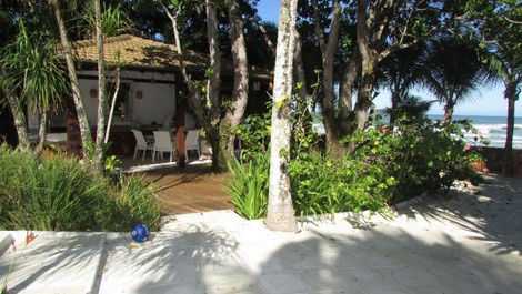 Coot home in condominium in the sand on the beach Whale