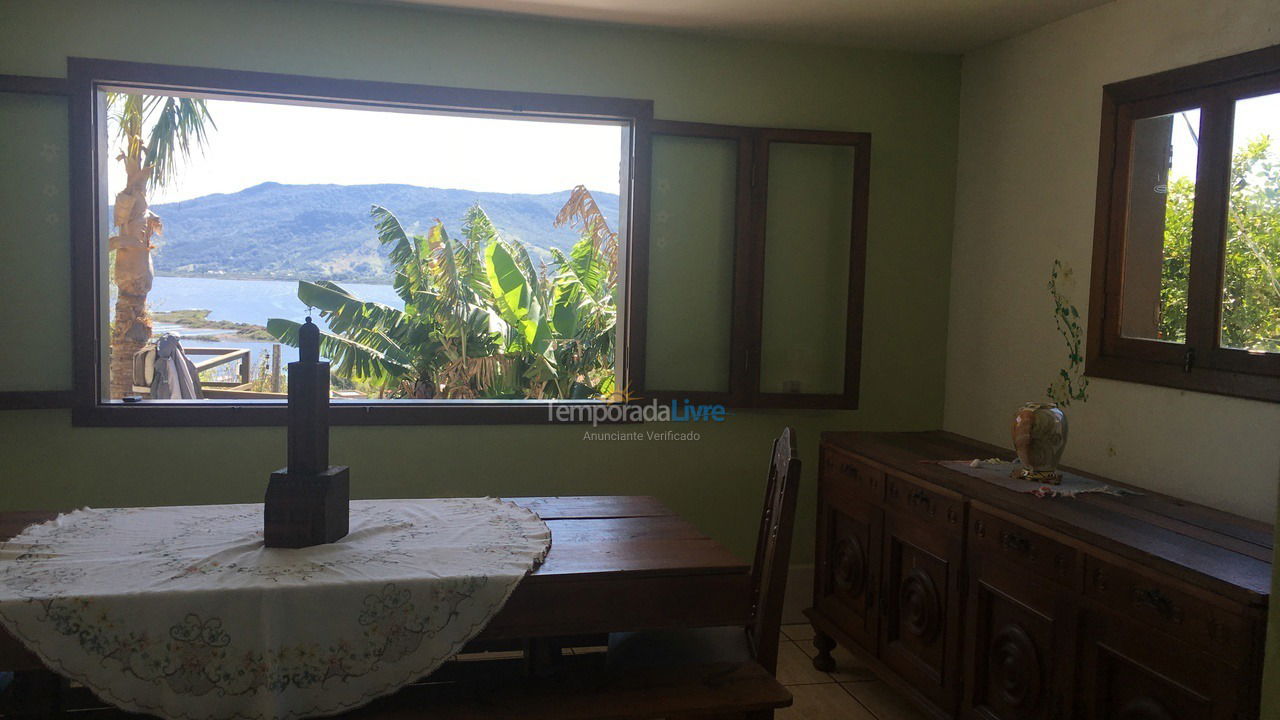 House for vacation rental in Garopaba (Praia da Ferrugem)