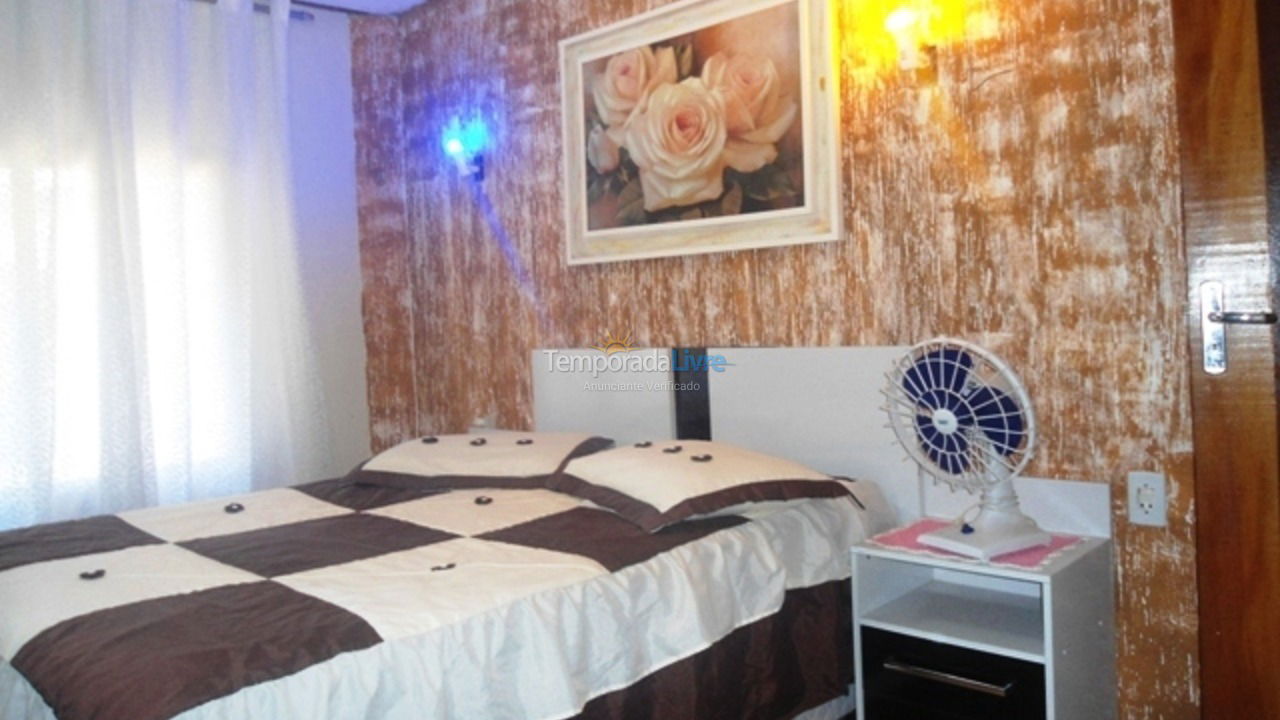 Casa para aluguel de temporada em Imbituba (Praia do Rosa)