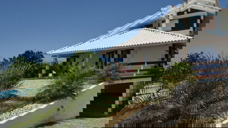 Exelente casa Praia Santinho - 5 dormitórios e com vista para o mar.