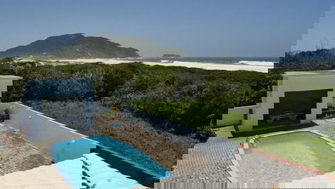 Exelente casa Praia Santinho - 5 dormitórios e com vista para o mar.