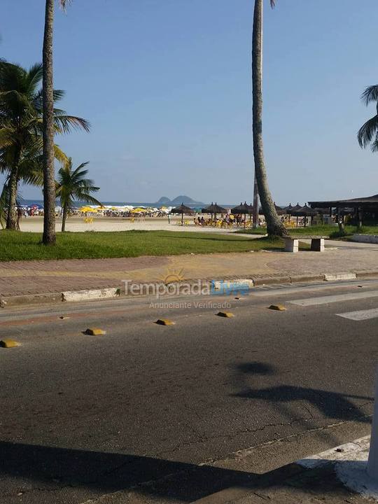 Apartamento para aluguel de temporada em Guarujá (Jardim São Miguel)