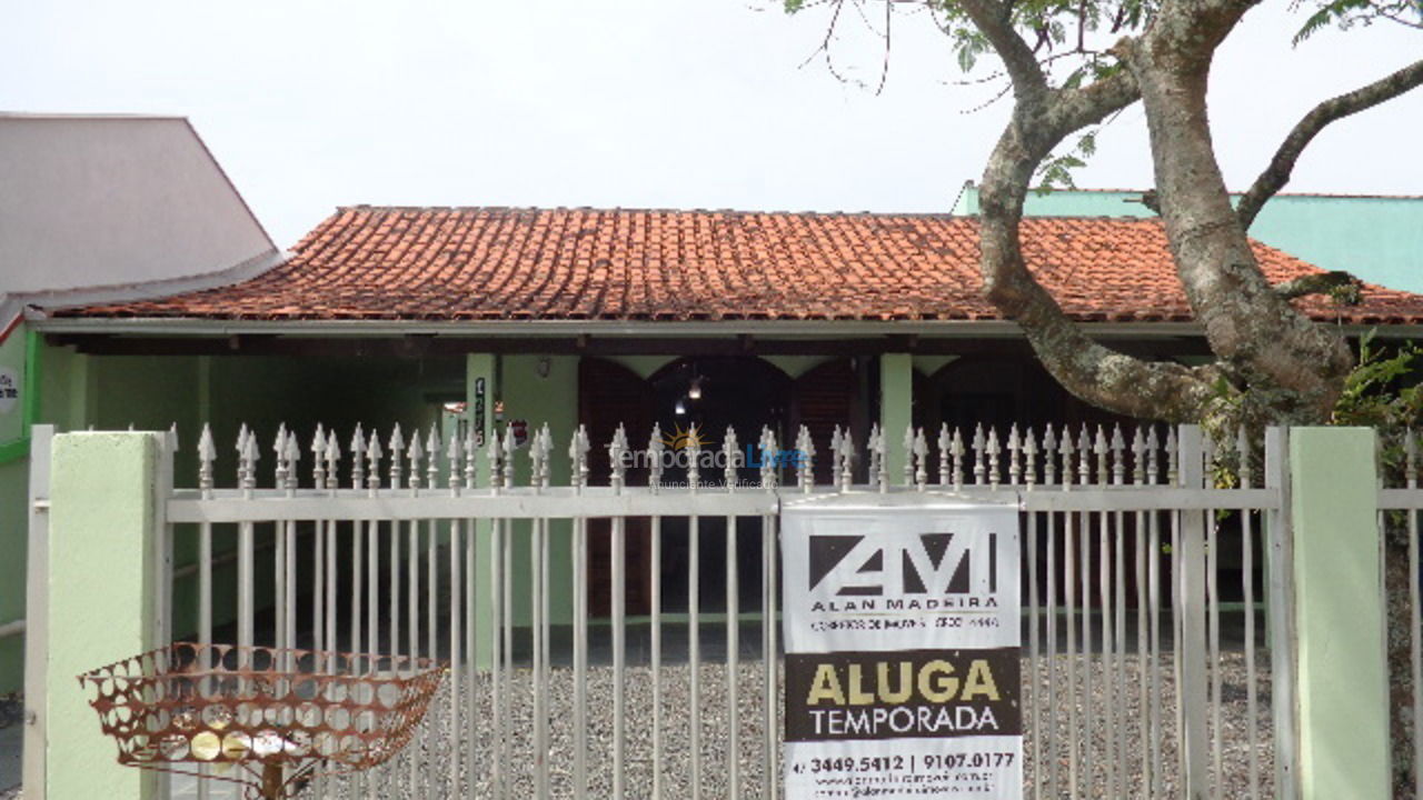 Casa para aluguel de temporada em São Francisco do Sul (Enseada)