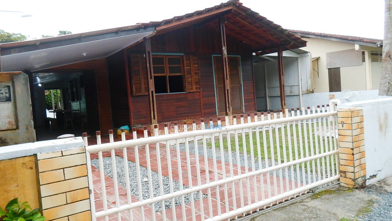 Casa para aluguel de temporada em Itapoá (Balneário Rainha do Mar)