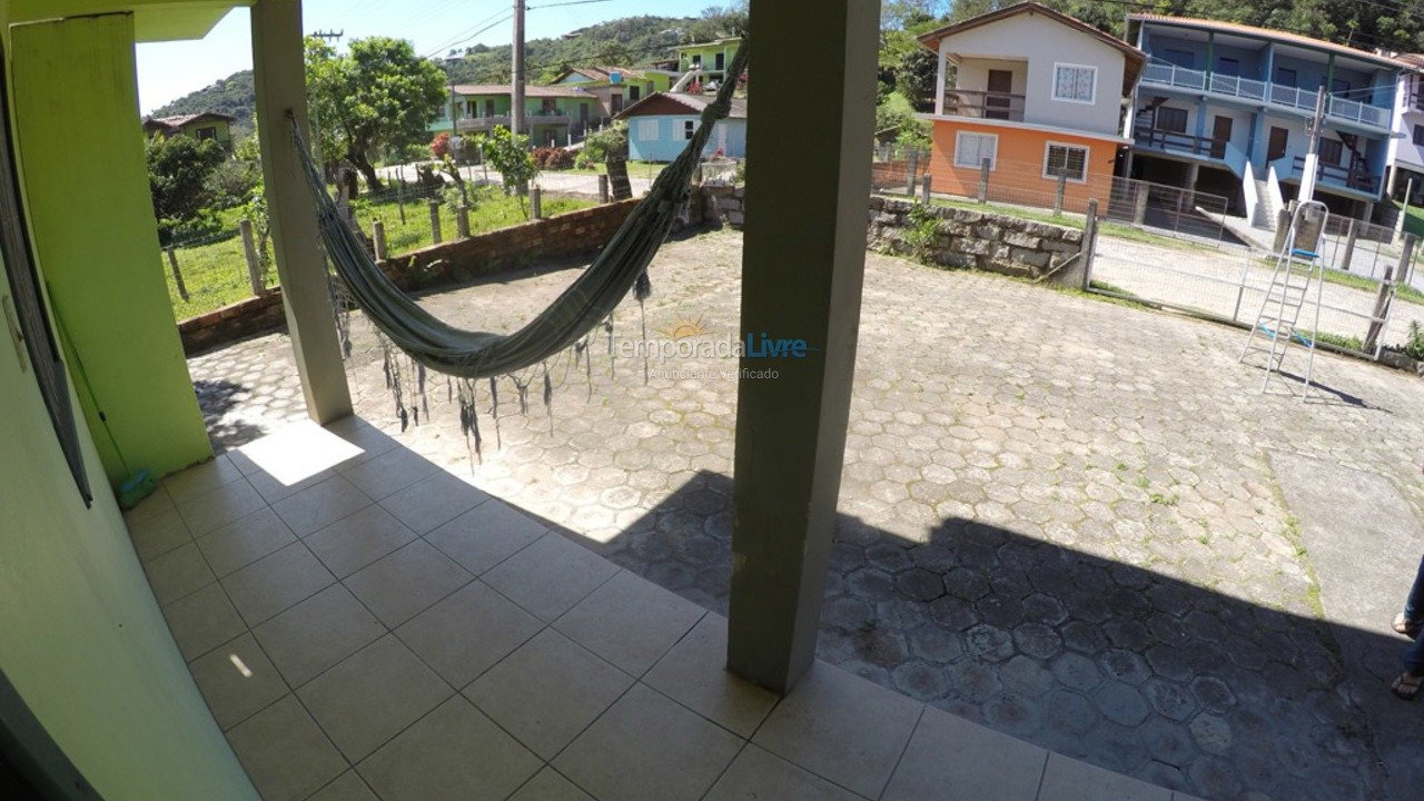 Apartment for vacation rental in Garopaba (Praia da Ferrugem)