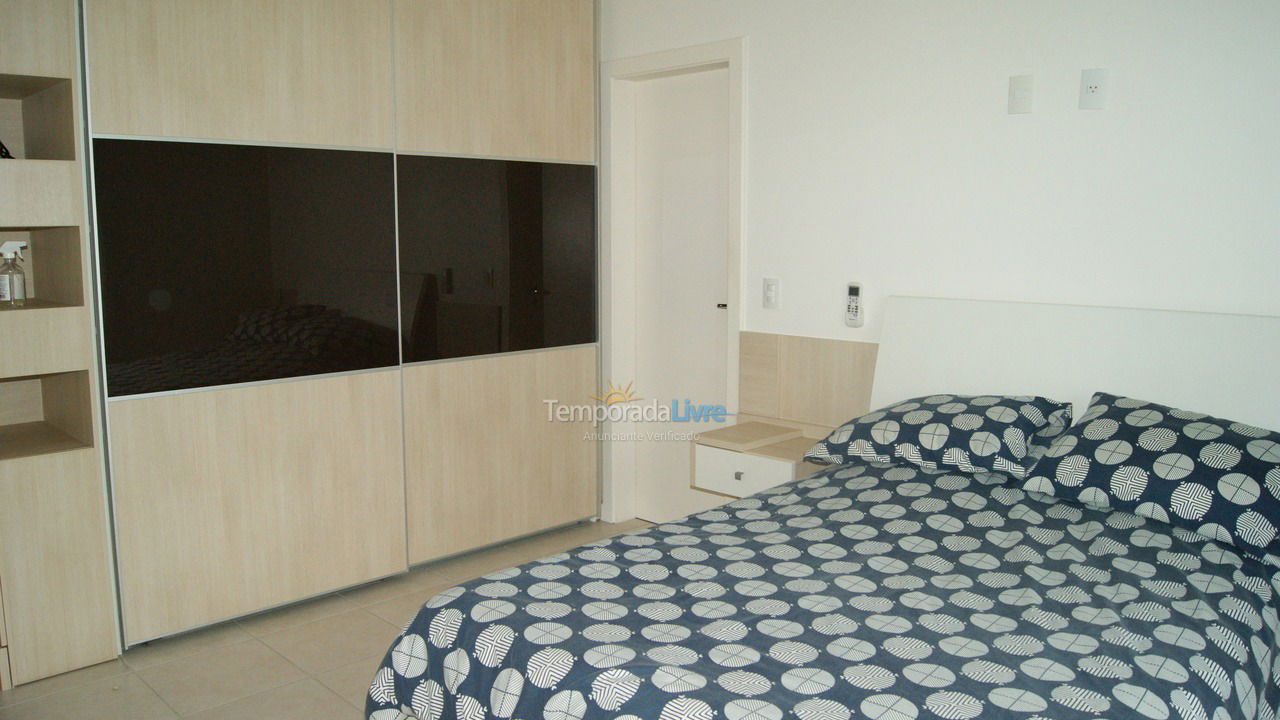 Apartamento para aluguel de temporada em Florianópolis (Praia Brava)