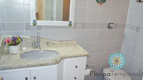 Apartamento com 2 dormitórios a meia quadra do mar!