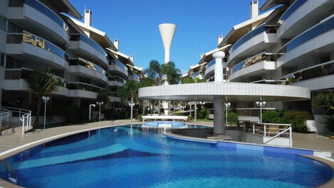 Luxurious Apartment with 3 Suites with a wide view of the sea!