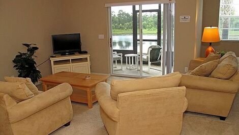 Come in Gated Community in Kissimmee heart. Beautiful Townhome!