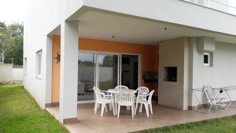House with 4 bedrooms only 180 meters from the beach of Mariscal (Residencial Magali)