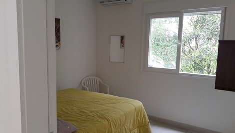 Casa de 4 quartos à 220 m da Praia de Mariscal (Residencial Magali)