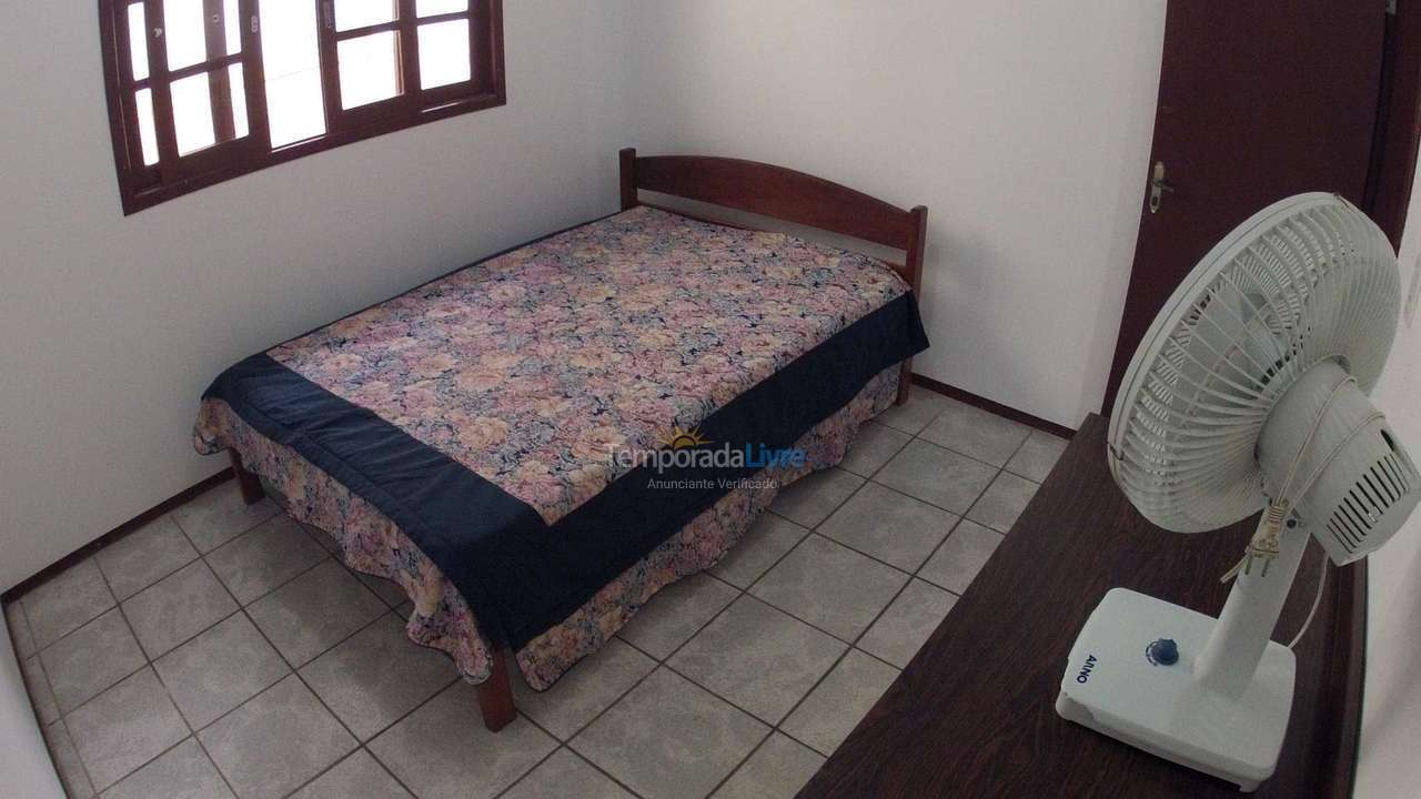 Casa para aluguel de temporada em Garopaba (Praia da Ferrugem)