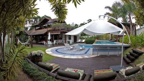 Casa alto padrão c/ piscina p/ 9 pessoas na Praia da Ferrugem