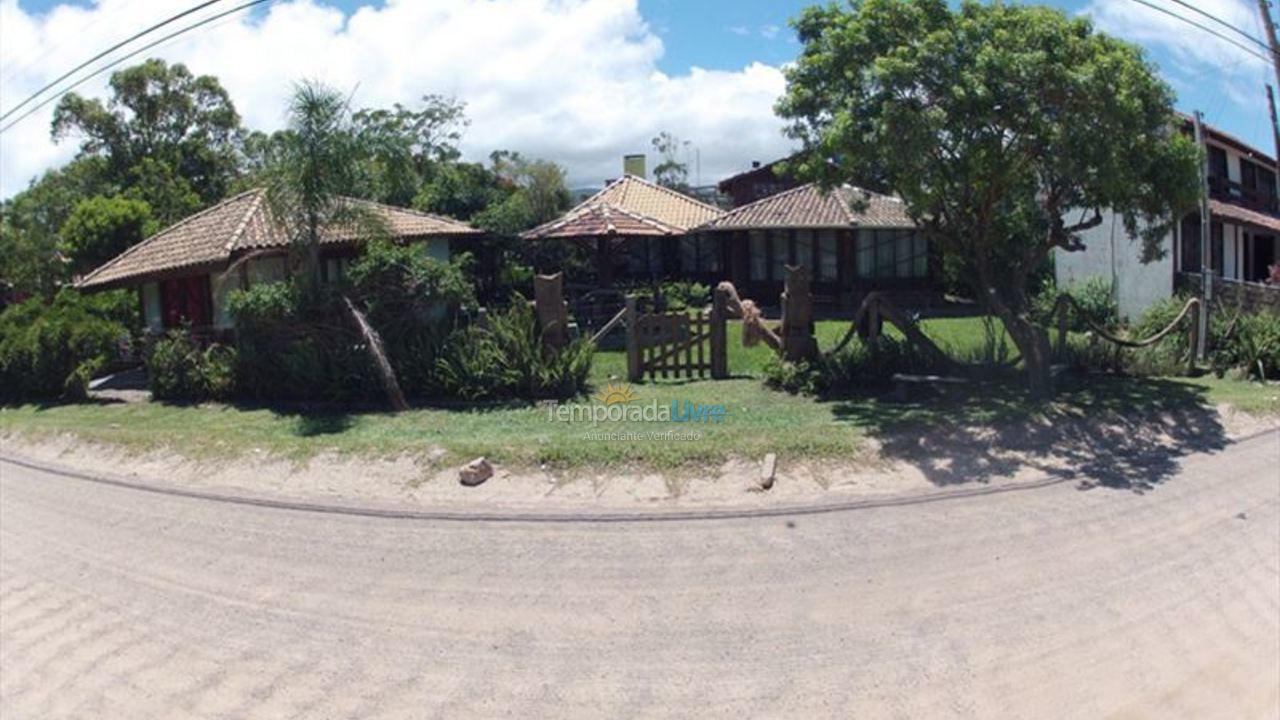 Casa para aluguel de temporada em Garopaba (Praia da Ferrugem)