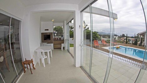 High standard holiday home for up to 10 people in Panorânico in Garopaba
