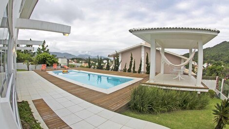 High standard holiday home for up to 10 people in Panorânico in Garopaba