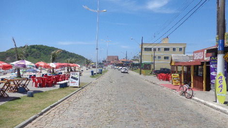 APARTAMENTO FRENTE A PRAINHA COM WI-FI E AR CONDICIONADO