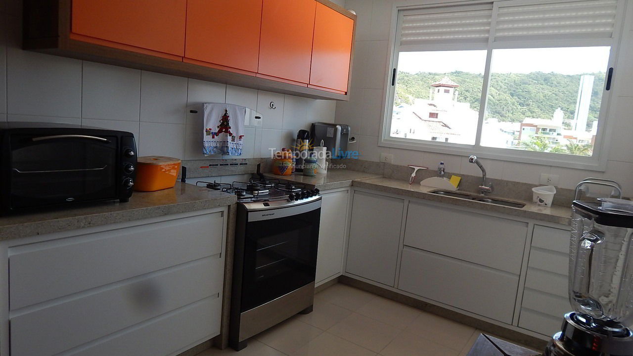 Apartamento para aluguel de temporada em Florianópolis (Praia Brava)