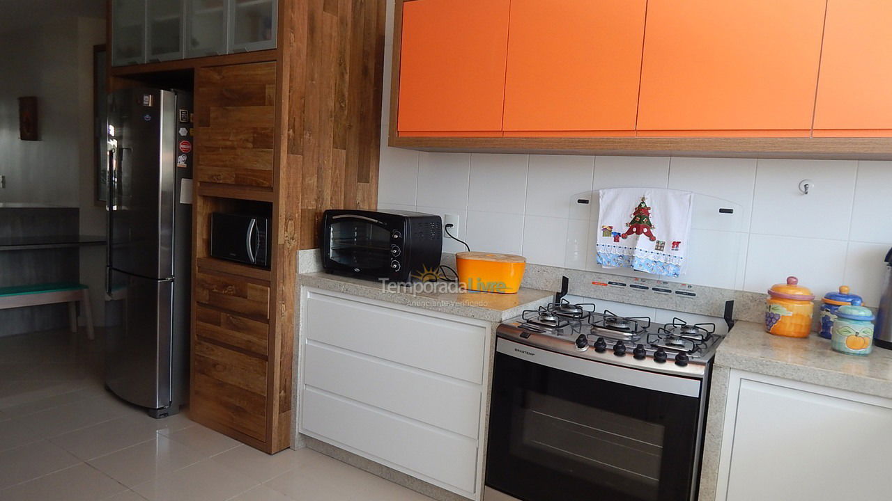 Apartamento para aluguel de temporada em Florianópolis (Praia Brava)