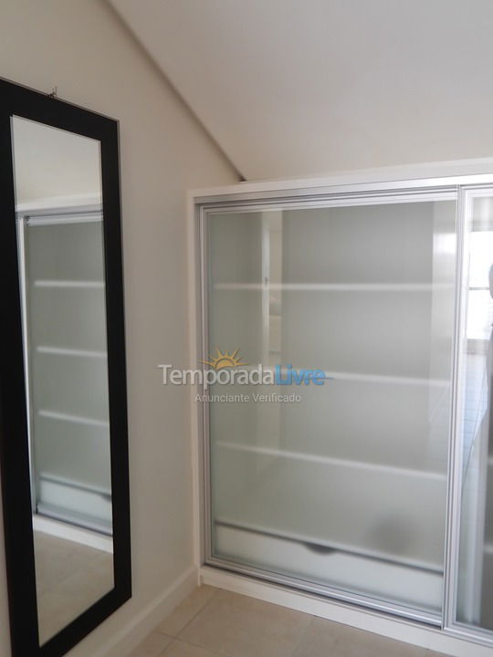 Apartamento para aluguel de temporada em Florianópolis (Praia Brava)