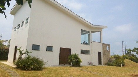 Casa em Bertioga - condomínio fechado frente para o mar - 12 pessoas