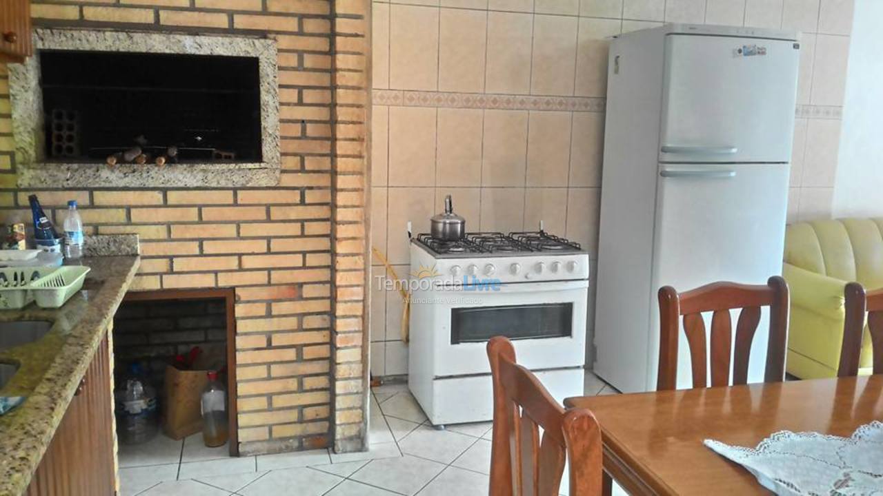 Casa para aluguel de temporada em Itapema (Meia Praia)
