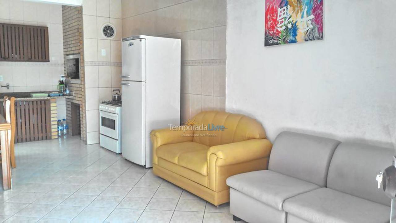 Casa para aluguel de temporada em Itapema (Meia Praia)