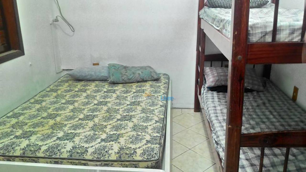 Casa para aluguel de temporada em Itapema (Meia Praia)