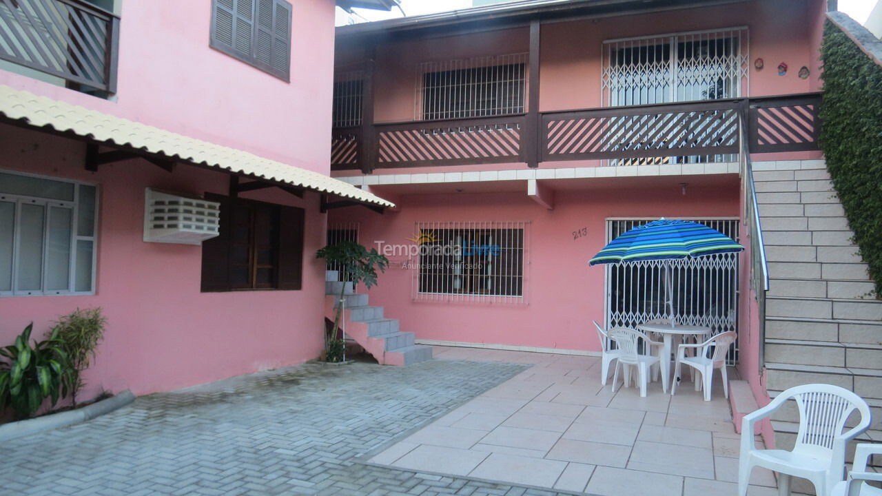 Casa para aluguel de temporada em Itapema (Meia Praia)
