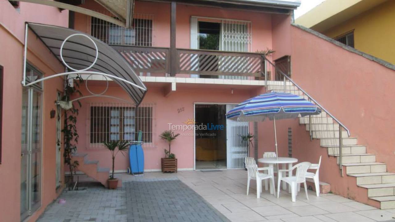 Casa para aluguel de temporada em Itapema (Meia Praia)