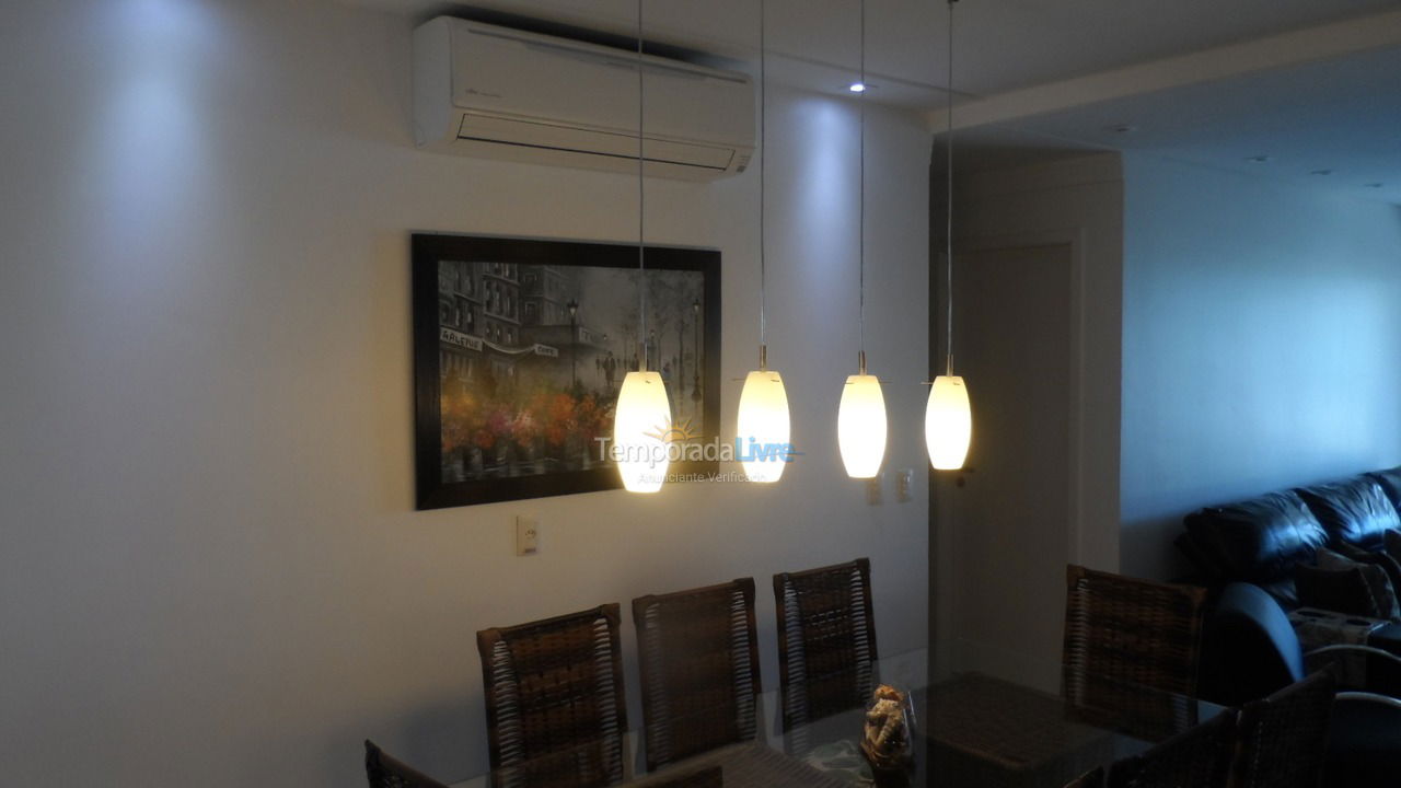 Apartamento para aluguel de temporada em Guarujá (Pitangueiras)