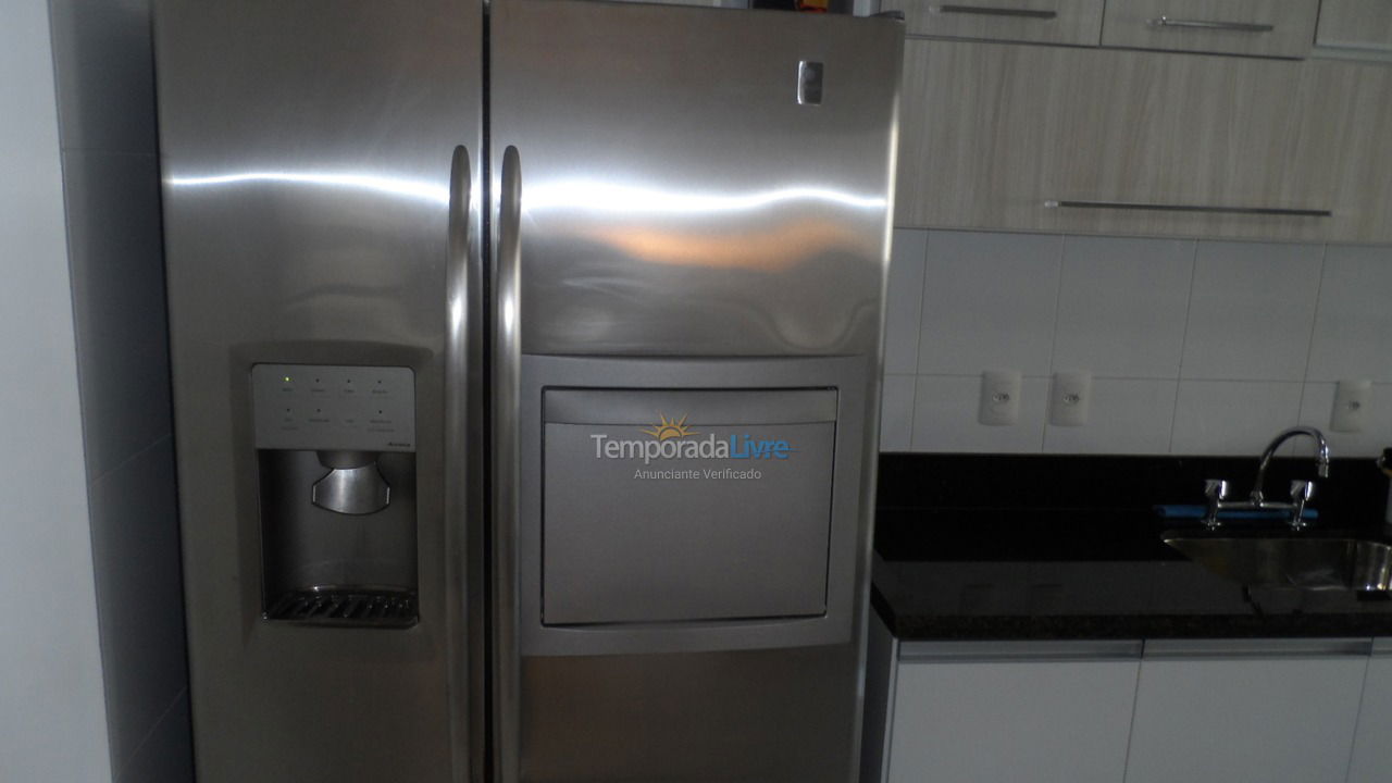 Apartamento para aluguel de temporada em Guarujá (Pitangueiras)