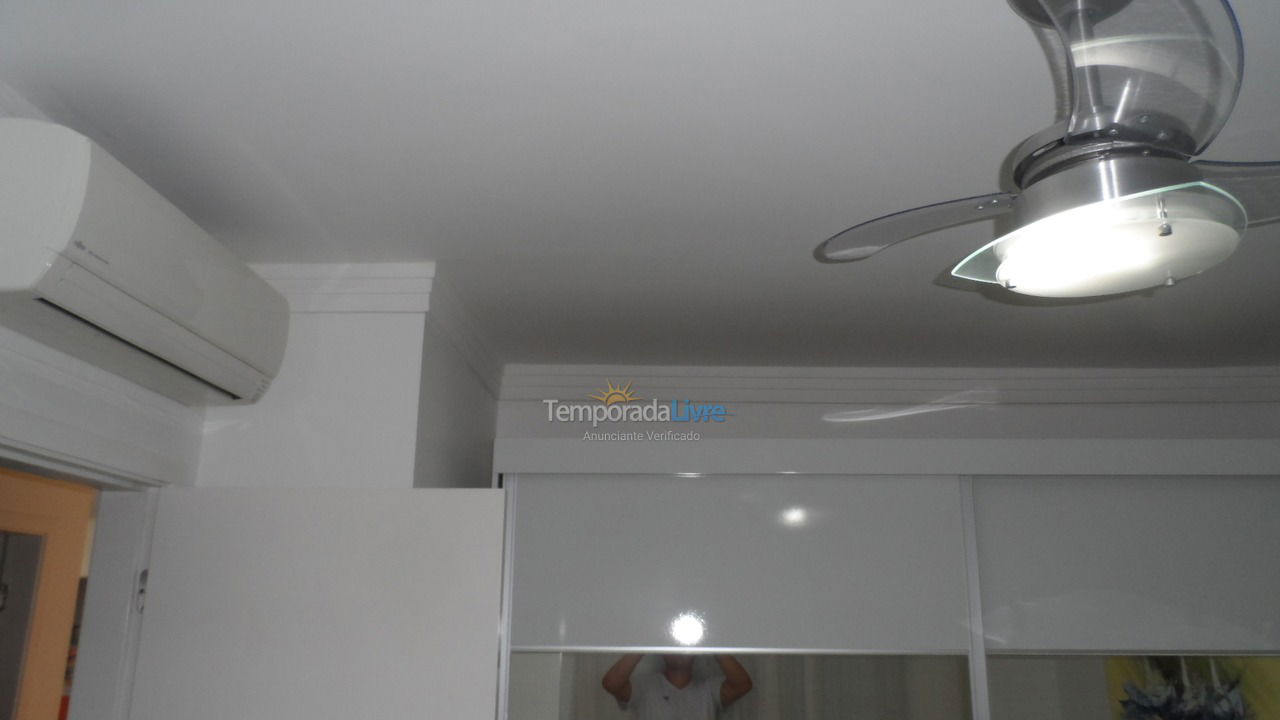 Apartamento para aluguel de temporada em Guarujá (Pitangueiras)