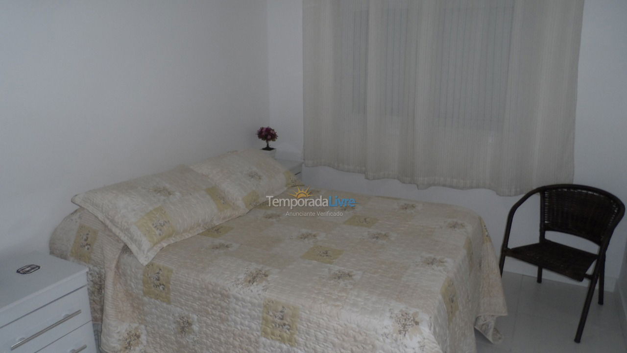 Apartamento para aluguel de temporada em Guarujá (Pitangueiras)