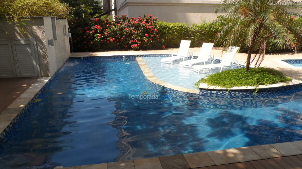 Apartamento para aluguel de temporada em Guarujá (Pitangueiras)