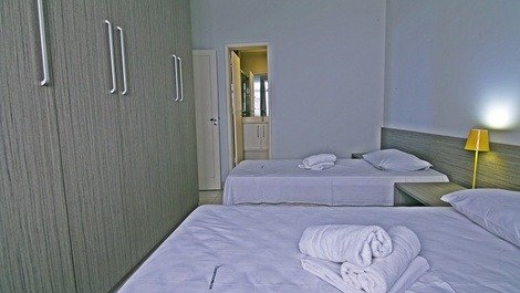 4 bedrooms with front view of Copacabana Beach - Q008