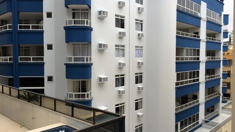 Apartamento de Luxo de 3 Dormitorios com vista lateral para mar