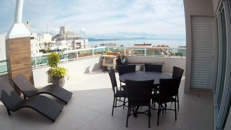 Spectacular penthouse 2 suites, 20 meters from the sea!