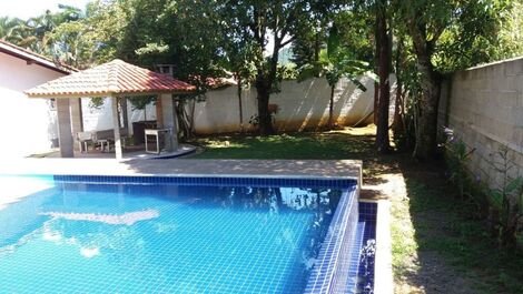 Beautiful House with 4 bedrooms, Pool and Barbecue in Ubatuba