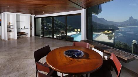 ESTUPENDA MANSION, 5 suites, vista panorámica al mar, alquila DAILY / ANUAL