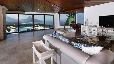 ESTUPENDA MANSION, 5 suites, vista panorámica al mar, alquila DAILY / ANUAL
