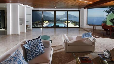 ESTUPENDA MANSION, 5 suites, vista panorámica al mar, alquila DAILY / ANUAL