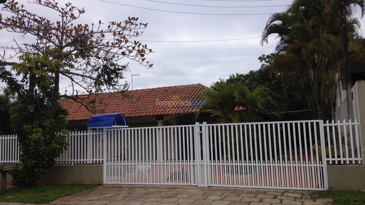 Casa para aluguel de temporada em Guaratuba (Praia do Cristo)
