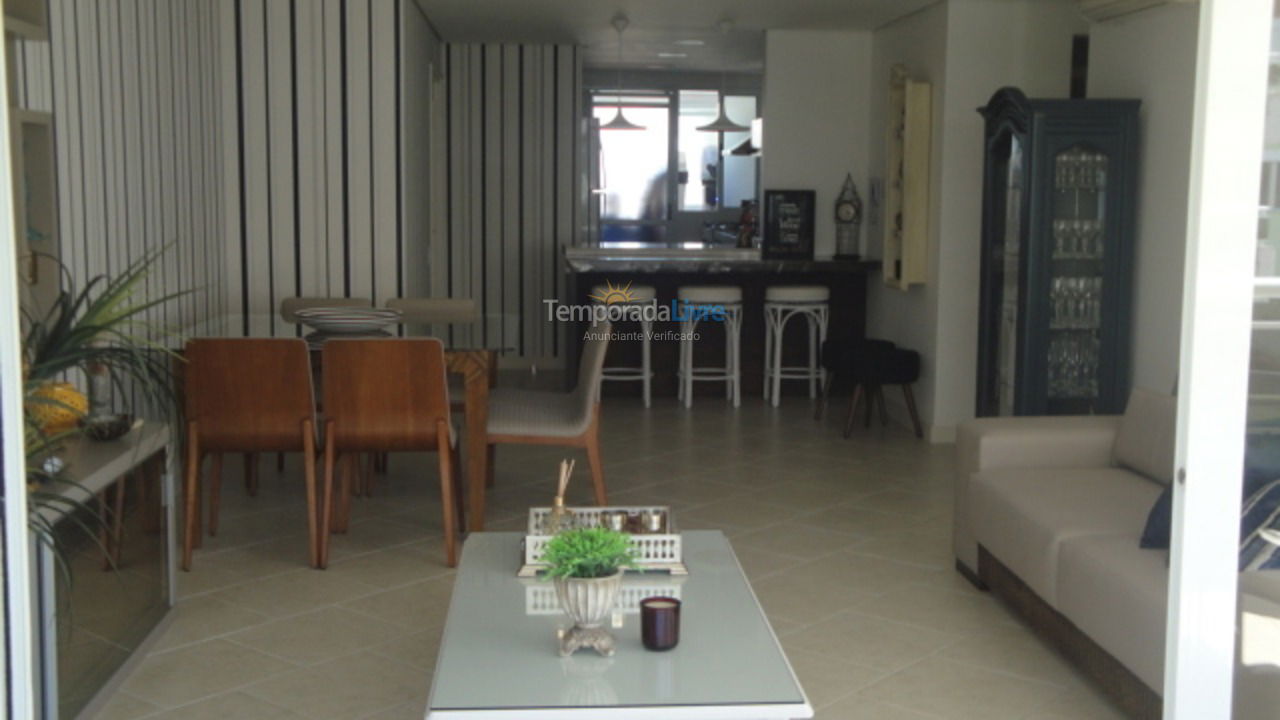 Apartamento para aluguel de temporada em Florianópolis (Praia Brava)