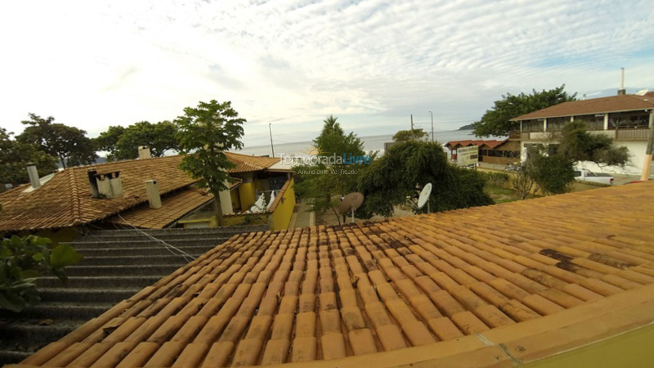 Casa para aluguel de temporada em Bombinhas (Praia de Bombas)