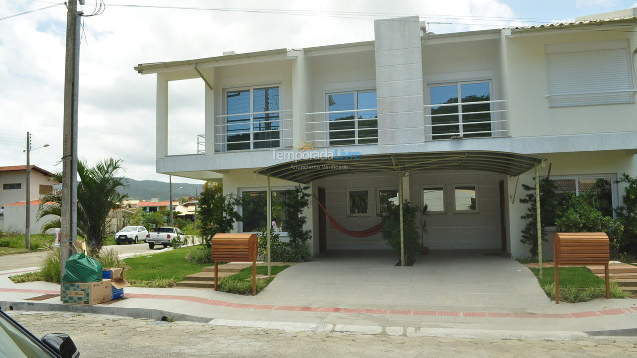 Casa para aluguel de temporada em Garopaba (Panorâmico)