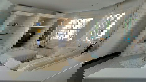 Casa em Condomínio Fechado