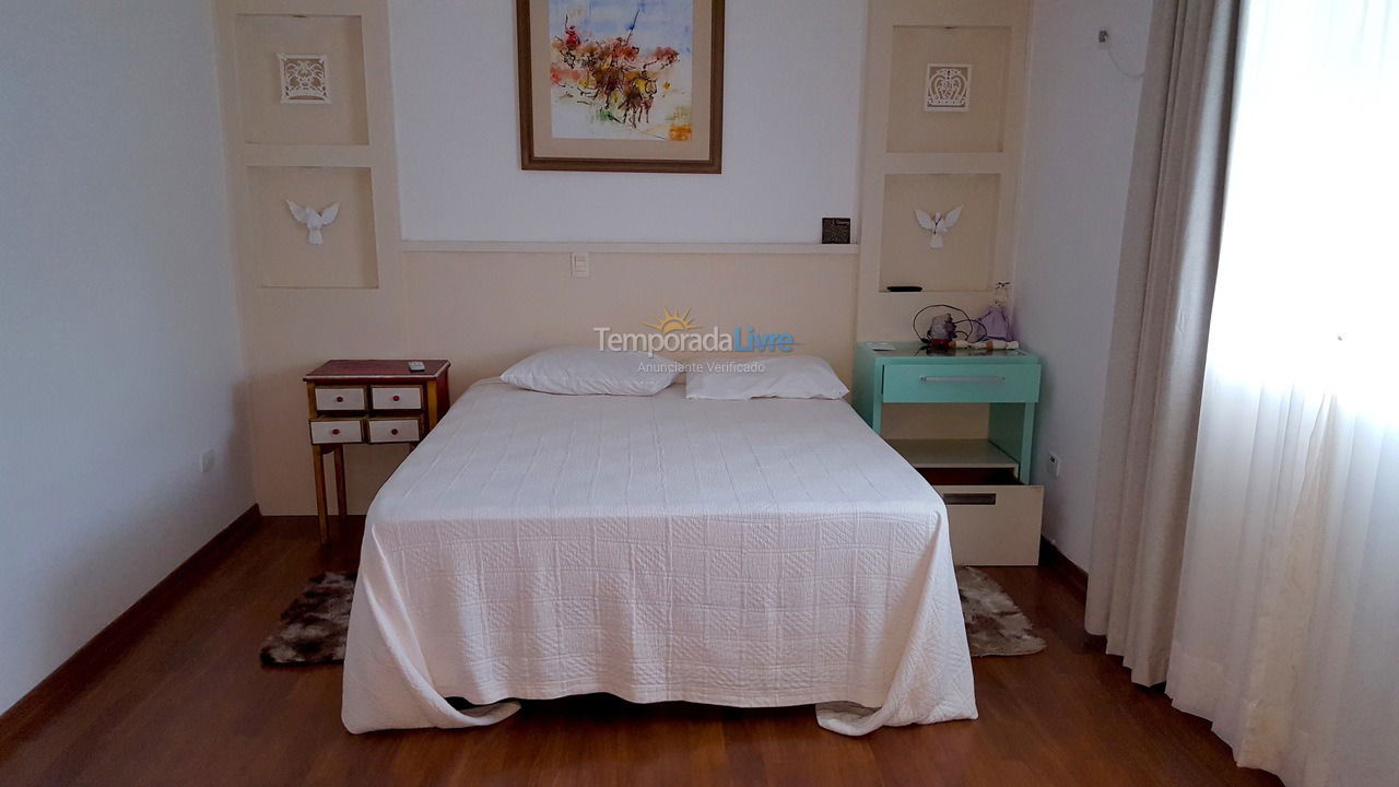 Casa para aluguel de temporada em Guarujá (Praia do Pernambuco)