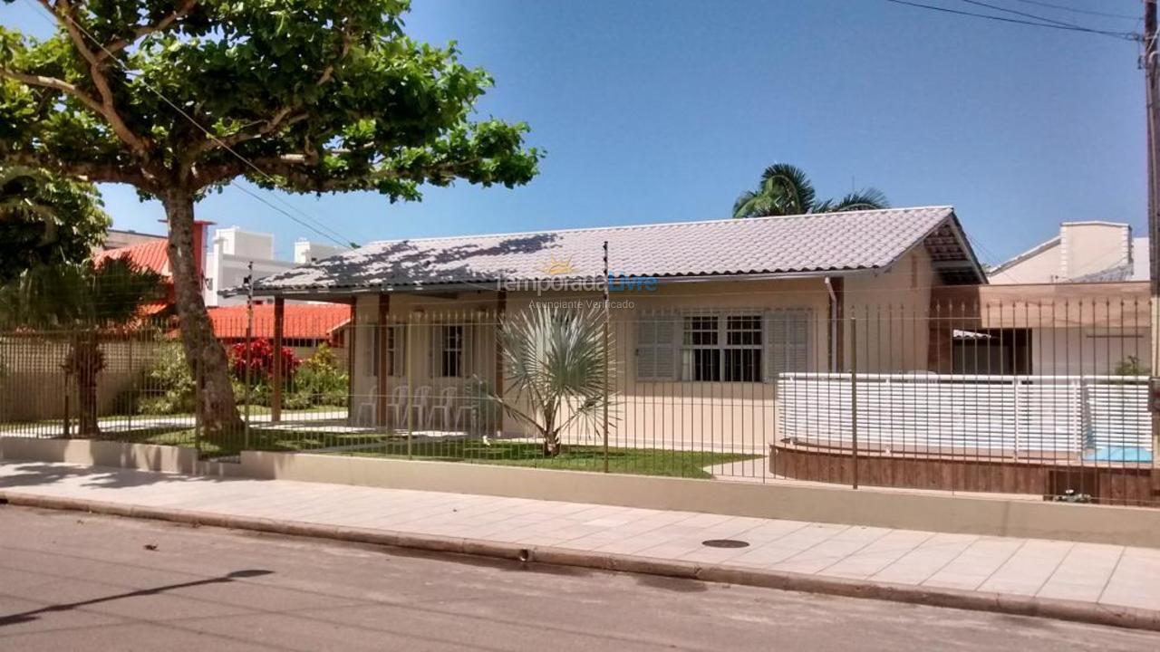 Casa para aluguel de temporada em Florianopolis (Canasvieiras)